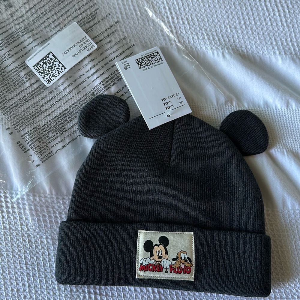 Brand new H&M Mickey and Pluto beany. 3-6 months
